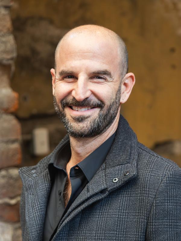 Dr. Nirdosh Kohra, invitado principal de Fluye 2026.